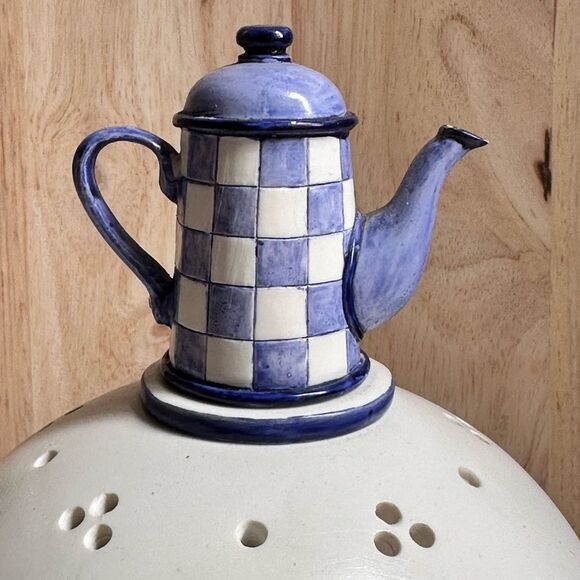 French Farmhouse Sponge Holder with Kettle White Blue Rustic Kitchen Decor - Picture 4 of 4